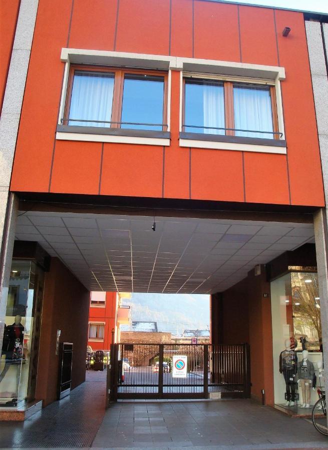 Lucini Ai Portici Apartment ตีราโน ภายนอก รูปภาพ